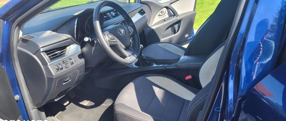 Toyota Avensis cena 52500 przebieg: 158600, rok produkcji 2017 z Kielce małe 106